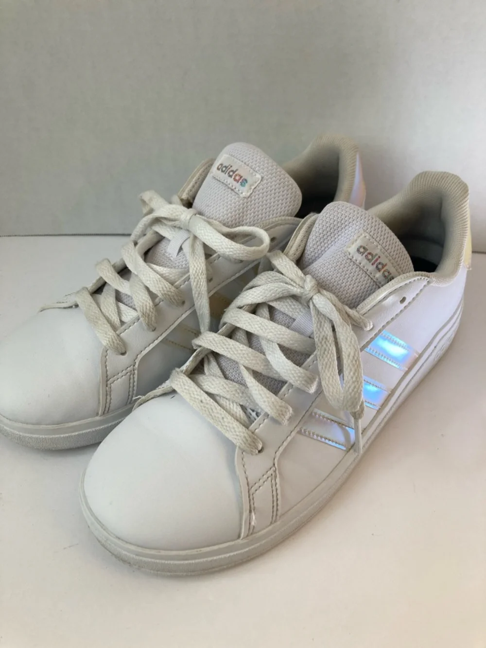 adidas Grand Court low Kids 5.5 White Sneakers with Iridescent Stripe Accents